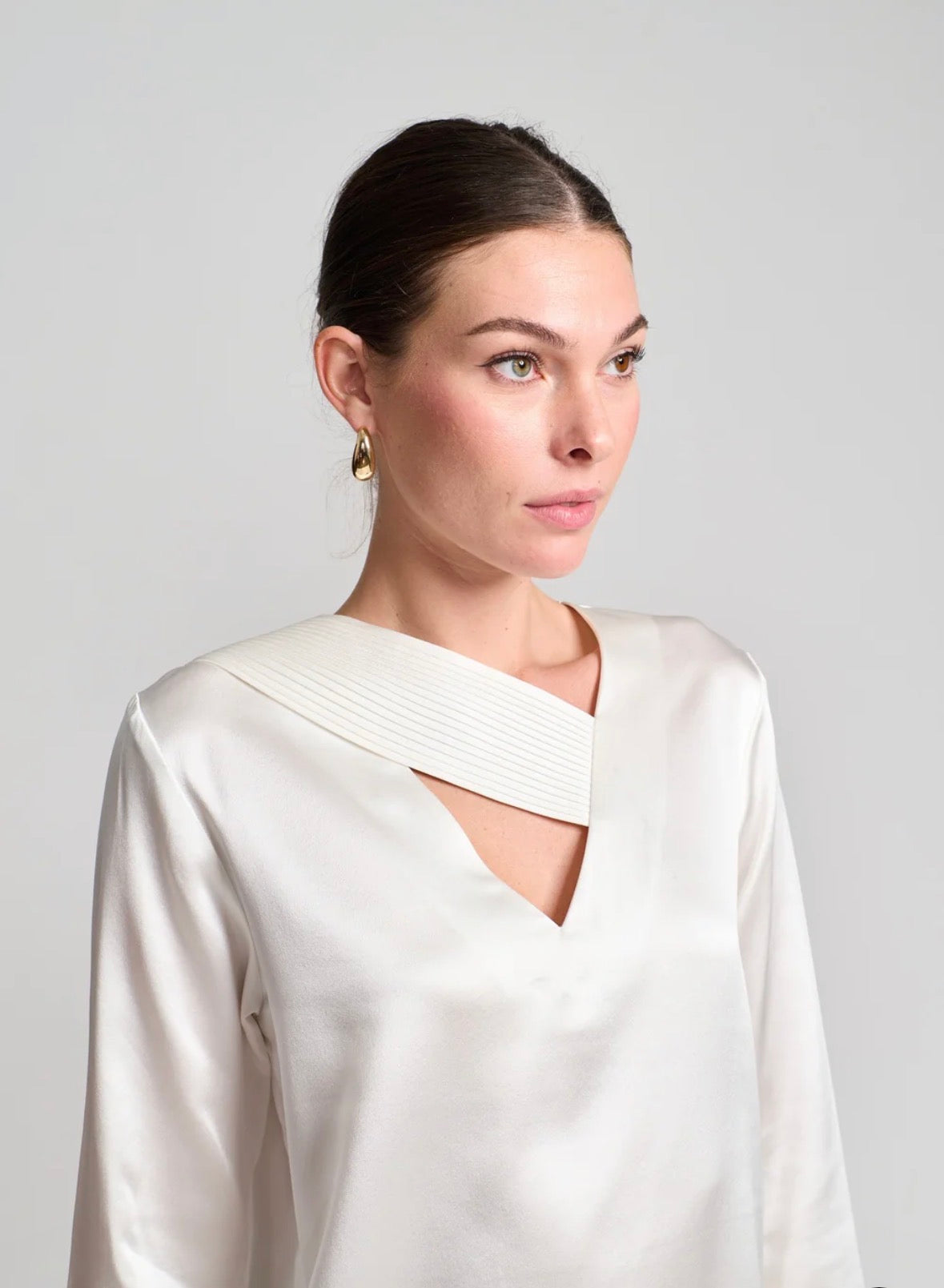 Diomi-Sateen Silk Signature Cross Blouse in White
