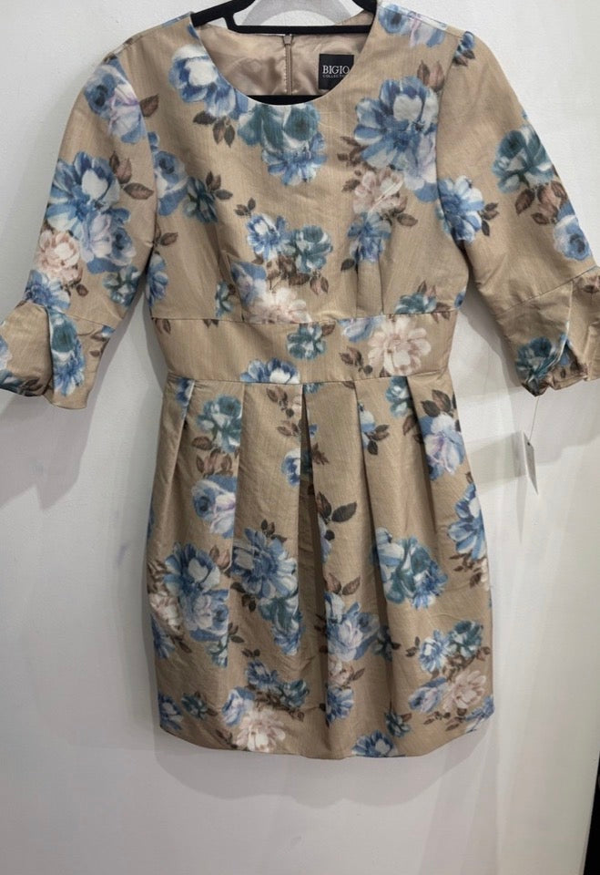 BIGIO Collection Tan Blue Floral Round Neck 3/4 Ruffle Pleated Dress Size 6