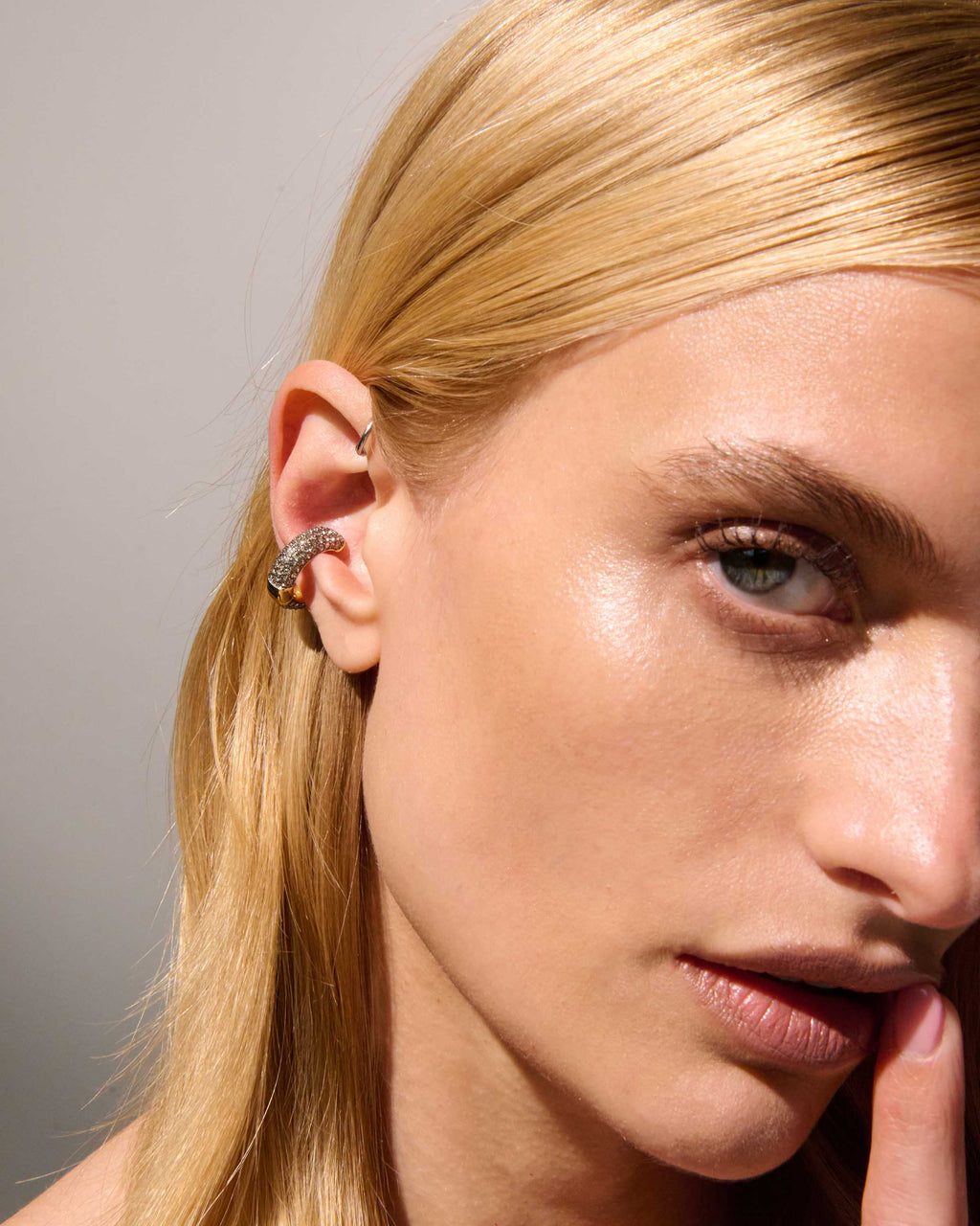 Eva Pavé Ear Cuff