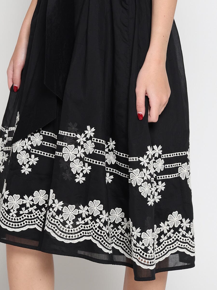 Embroidered sleeve &skirt bottom puff sleeve dress