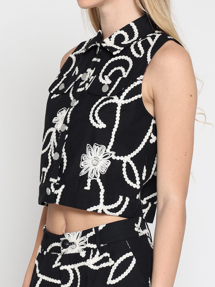 Gracia Fashion Women's Sleeveless embroidered button down vest